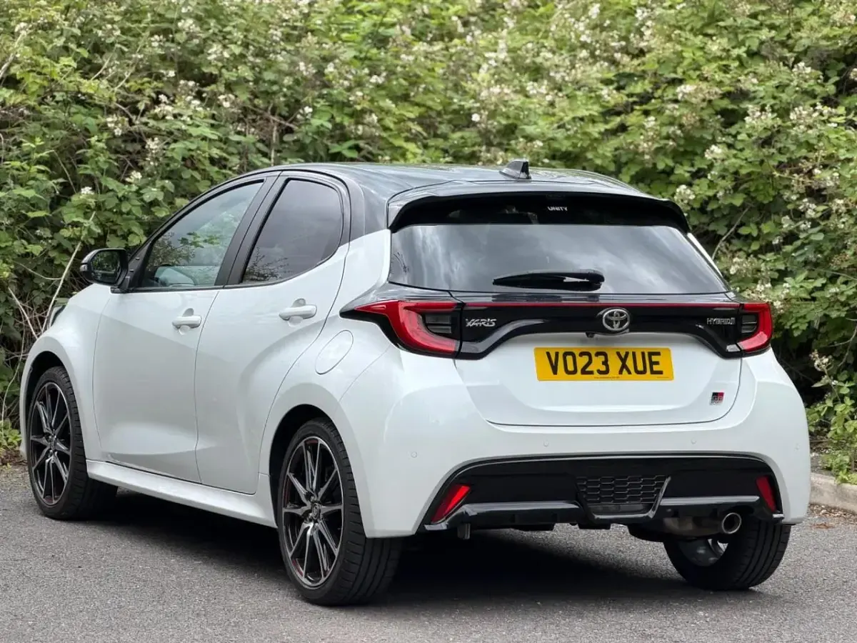Used Toyota Yaris Sport 114 HP (83 kW) 2023 White Hatchback