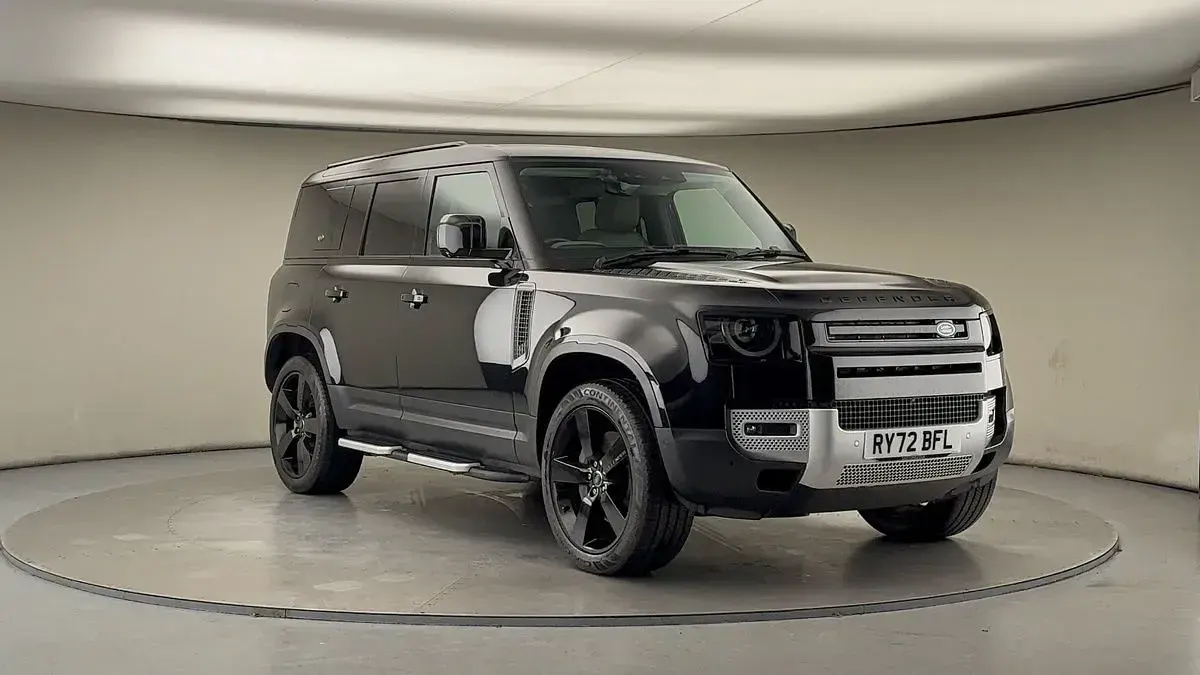 Used Land Rover Defender SE 300 HP (220 kW) 2023 SUV