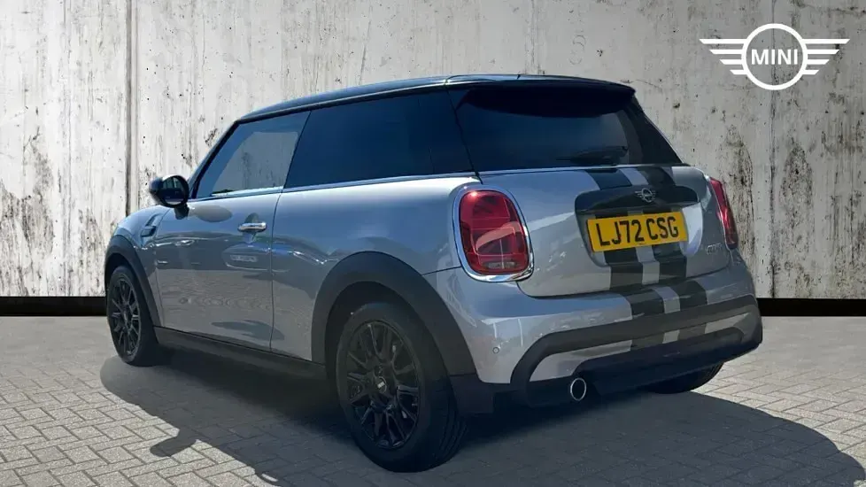 Usado Mini Cooper Classic 134 CV (98 kW) 2023 Plateado Utilitario
