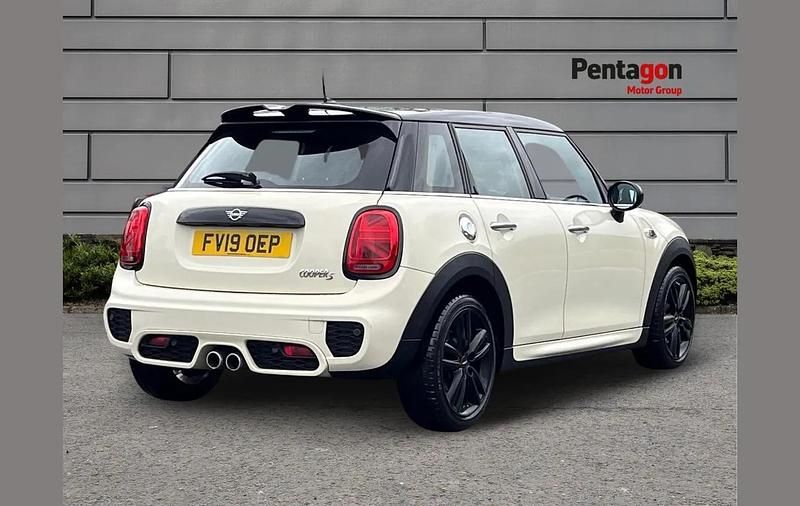Used Mini Cooper S Sport 188 HP (138 kW) 2019 White Hatchback