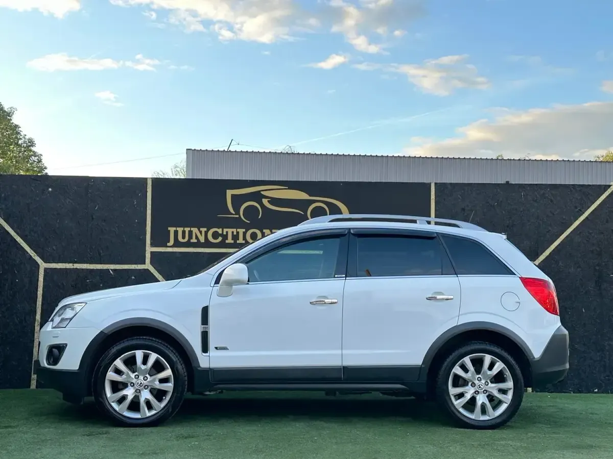 Second-hand Vauxhall Antara Sport 163 CP (119 kW) 2014 Alb SUV