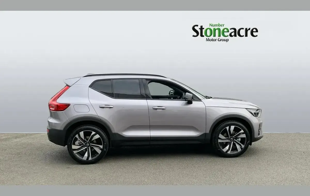 New Volvo XC40 Plus 161 HP (118 kW) 2026 Silver SUV