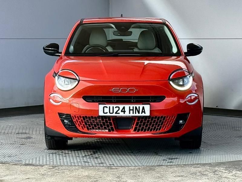 Used Fiat 600 S 100 HP (73 kW) 2024 Orange SUV