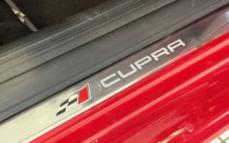 Used Seat Leon CUPRA 300 HP (220 kW) 2017 Red Hatchback
