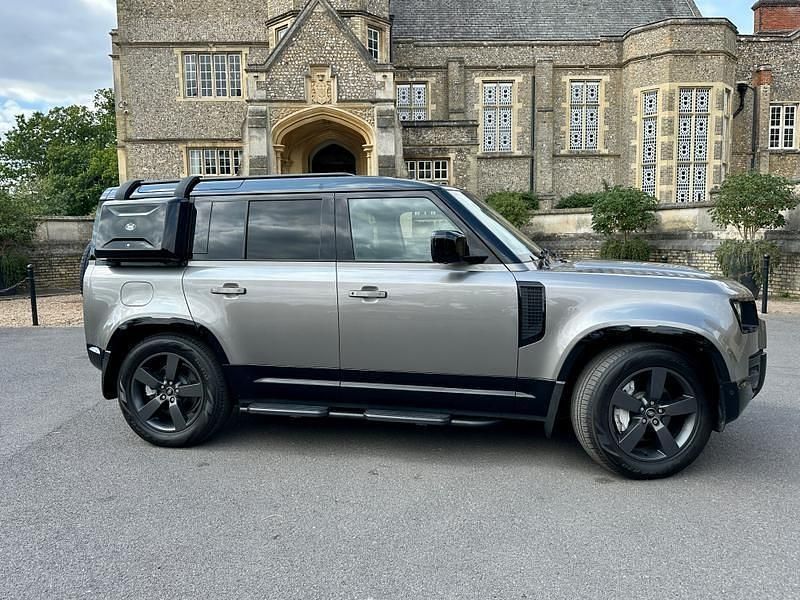Usado Land Rover Defender HSE Dynamic 300 HP (220 kW) 2023 Prateado SUV