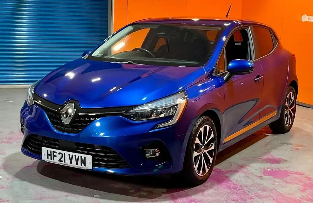 Used Renault Clio Iconic 100 HP (73 kW) 2021 Blue Hatchback