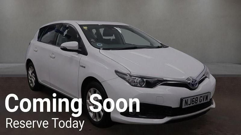 Used Toyota Auris 136 HP (100 kW) 2018 White Hatchback