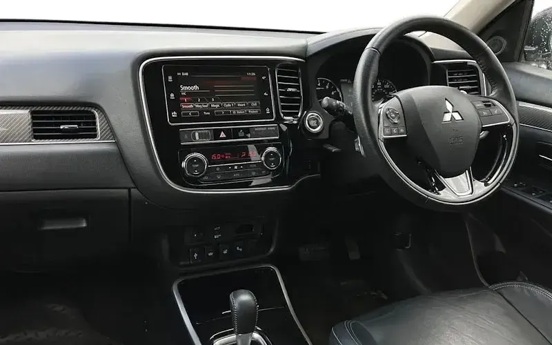 Used Mitsubishi Outlander 150 HP (110 kW) 2019 White SUV