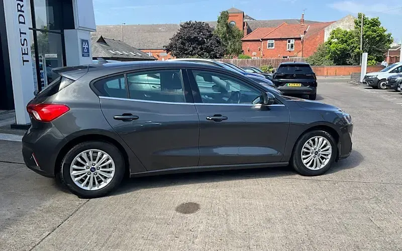 Used Ford Focus Titanium 125 HP (91 kW) 2021 Grey Hatchback