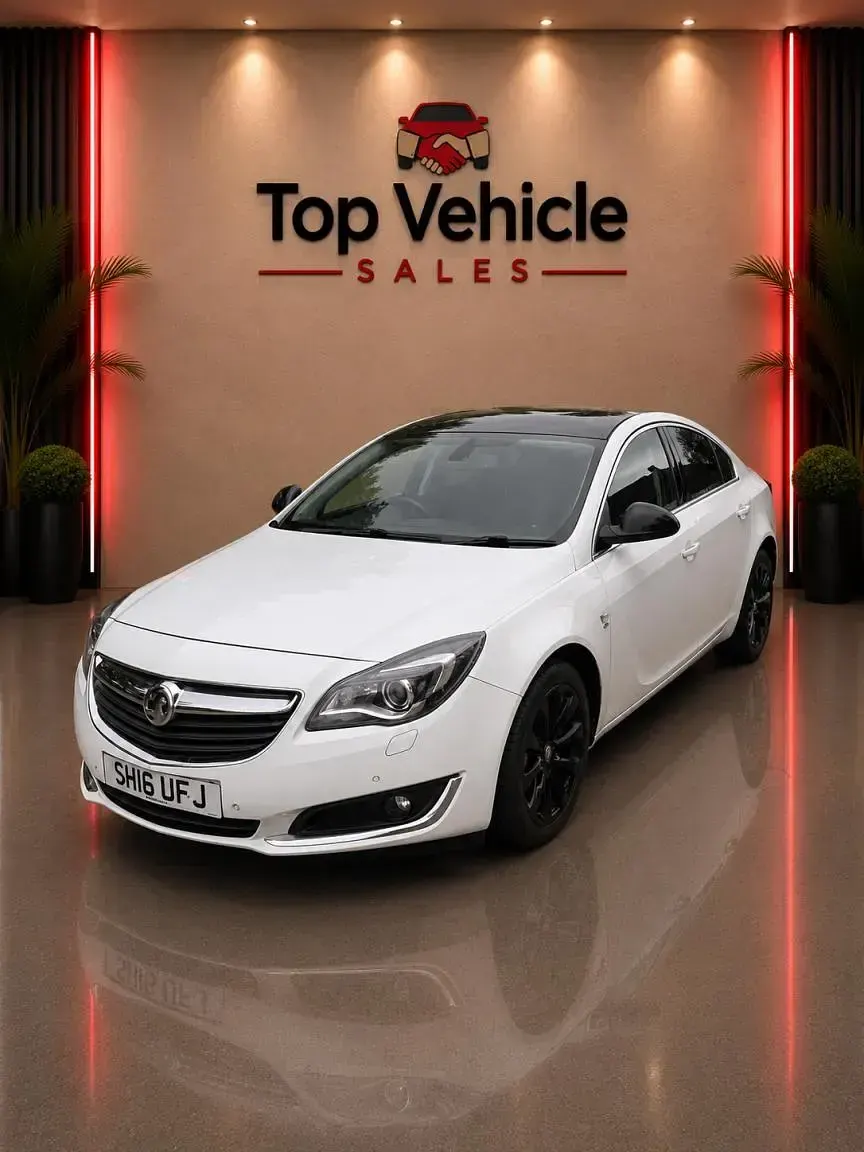 Used Vauxhall Insignia Elite 136 HP (100 kW) 2016 White Hatchback