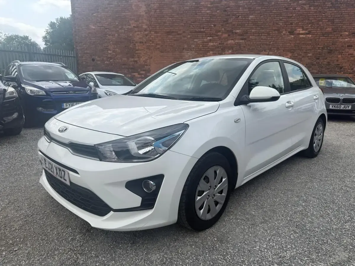 Used Kia Rio 2021 White Hatchback
