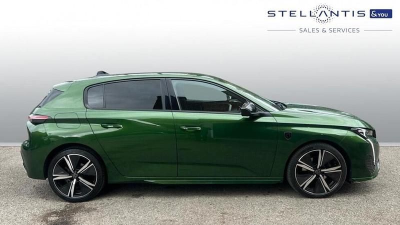 Used Peugeot 308 GT 129 HP (94 kW) 2022 Green Hatchback