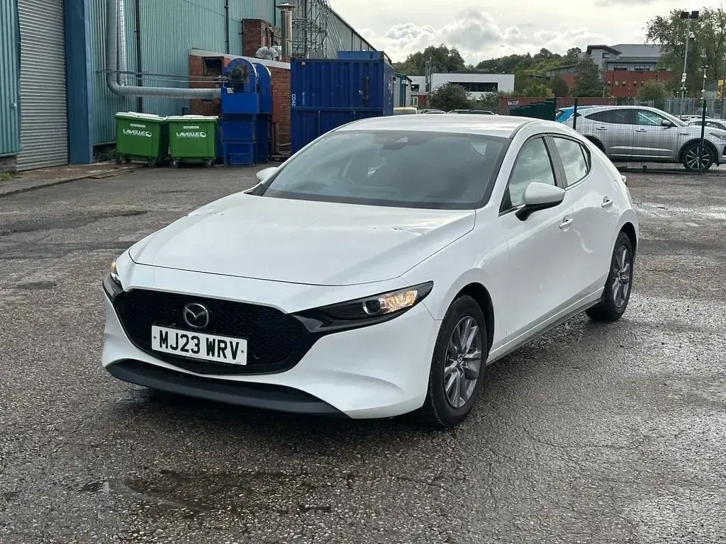 Used Mazda 3 120 HP (88 kW) 2023 White Hatchback