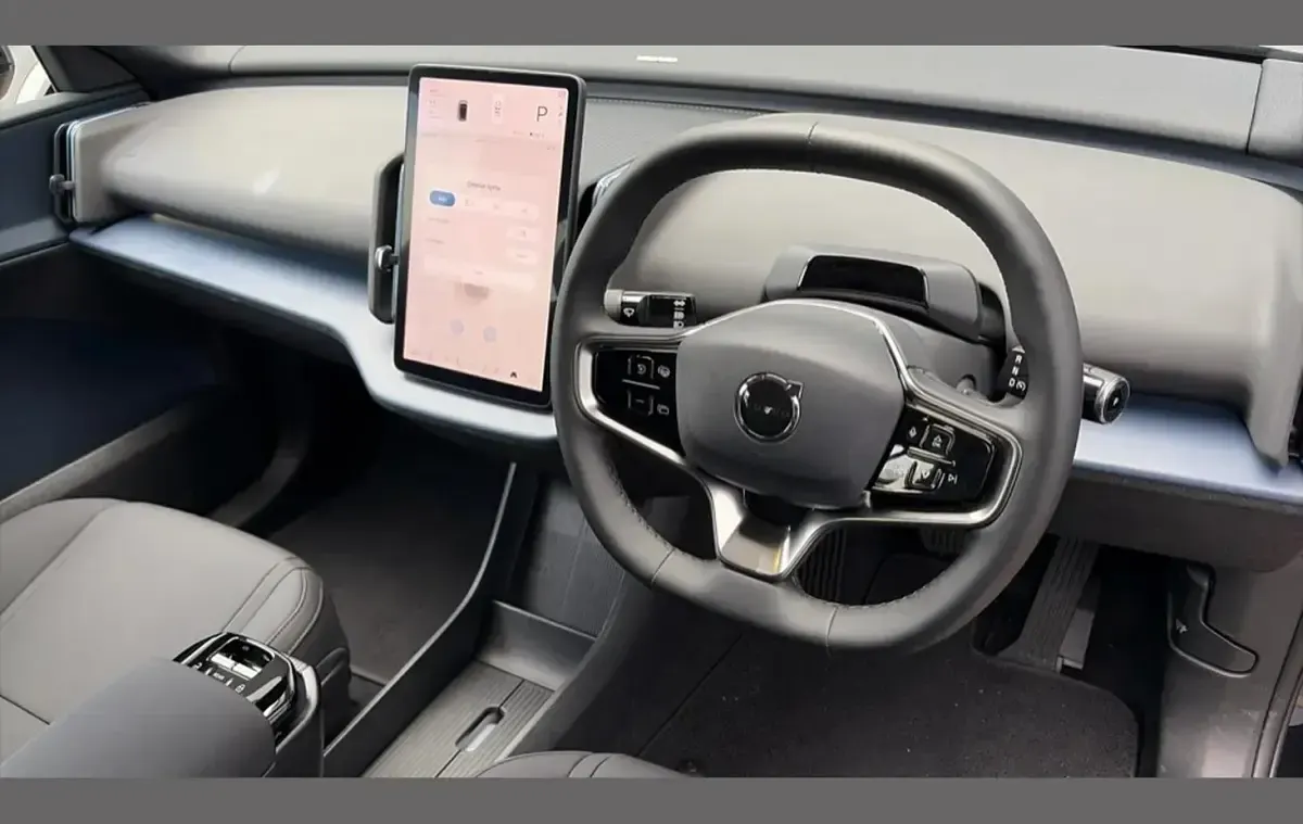 New Volvo EX30 Plus 196 kW (267 HP) 2026 Black SUV