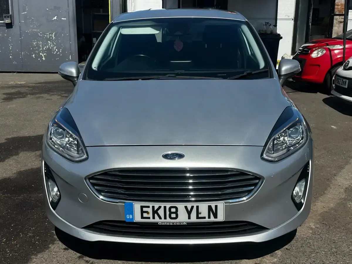 Used Ford Fiesta Titanium 100 HP (73 kW) 2018 Silver Hatchback