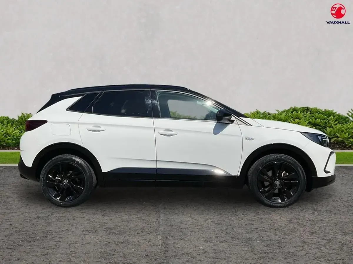 Used Vauxhall Grandland X GS Line 128 HP (94 kW) 2022 White SUV