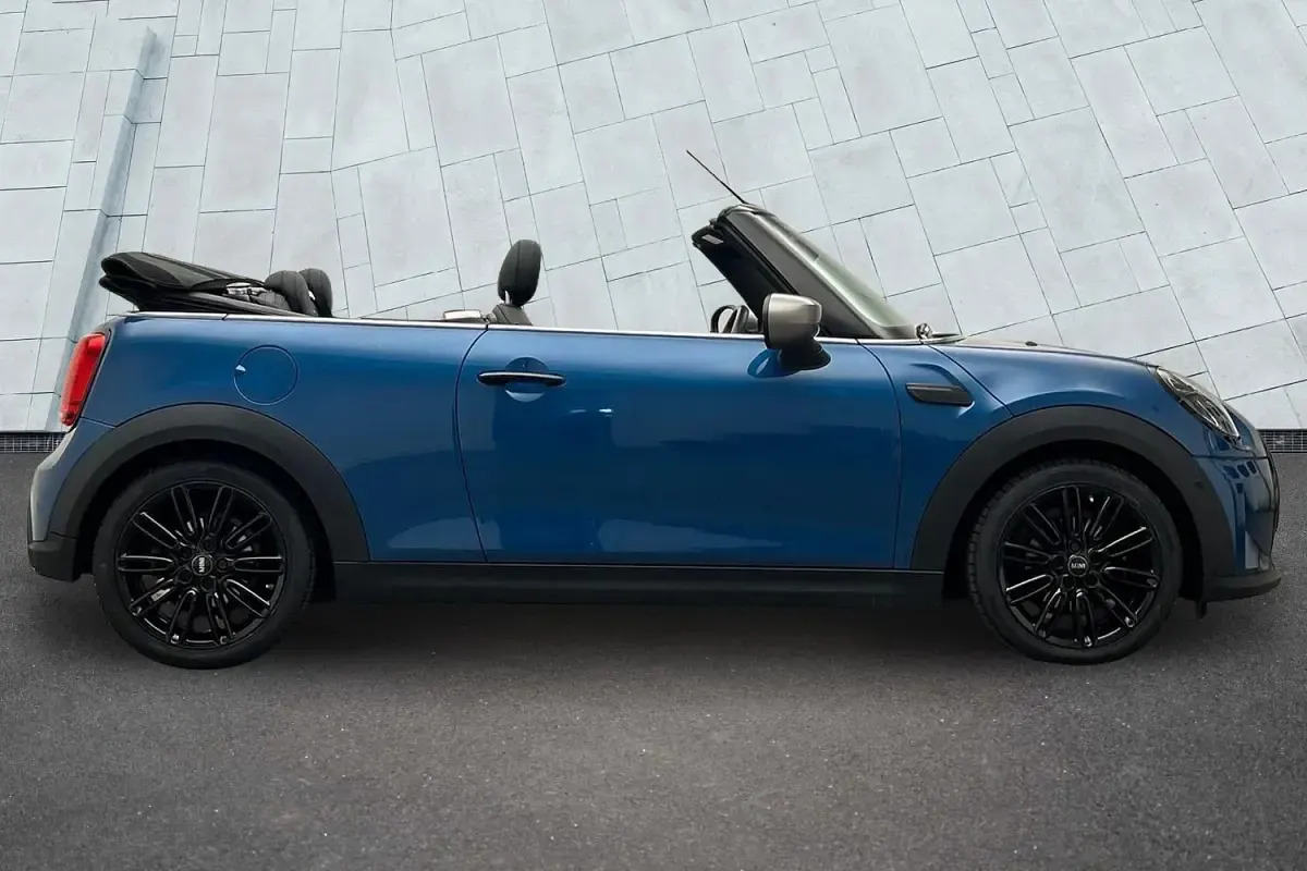 Used Mini Cooper Exclusive 134 HP (98 kW) 2022 Blue Hatchback