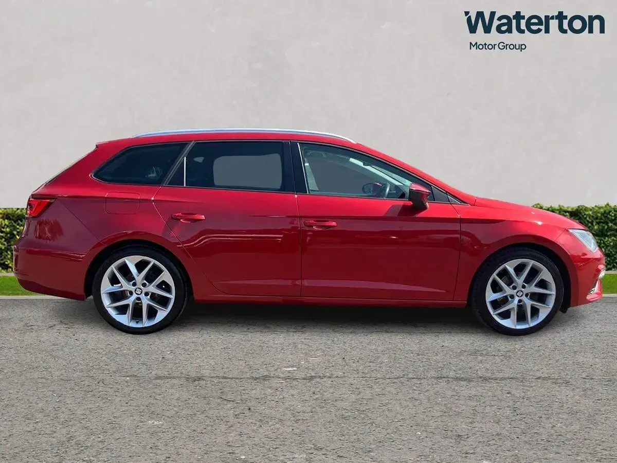 Used Seat Leon FR 125 HP (91 kW) 2018 Red Estate