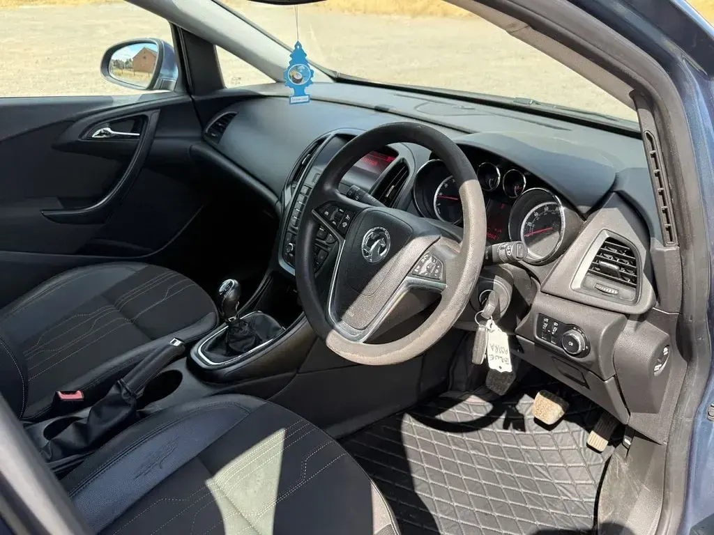 Used Vauxhall Astra Active 100 HP (73 kW) 2012 Blue Hatchback