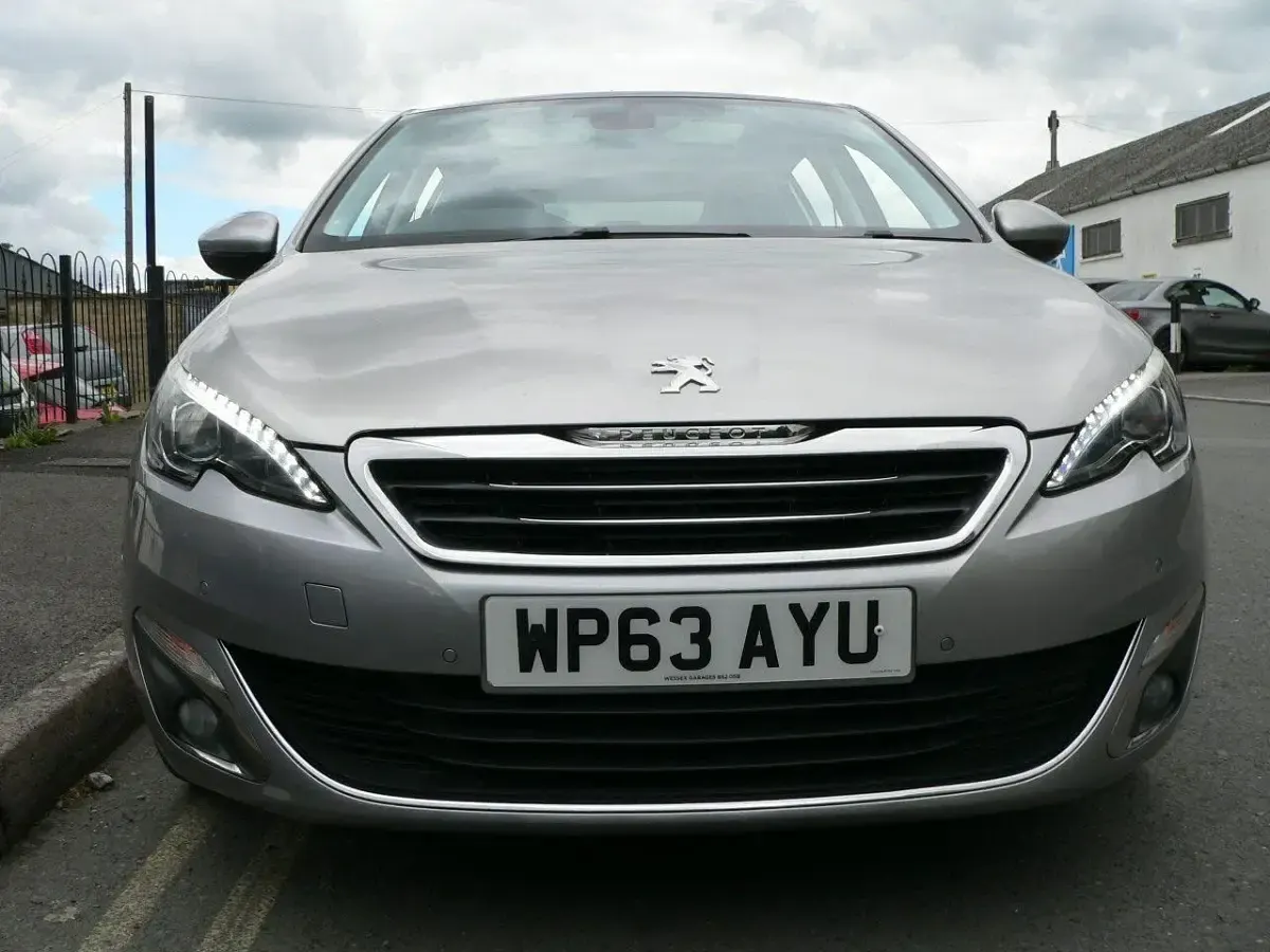 Gebraucht Peugeot 308 Allure 2013 Grau Kleinwagen