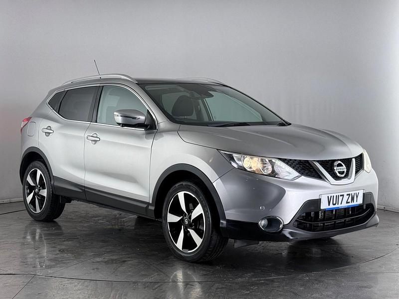 Used Nissan Qashqai N-Connecta 131 HP (96 kW) 2016 Silver SUV