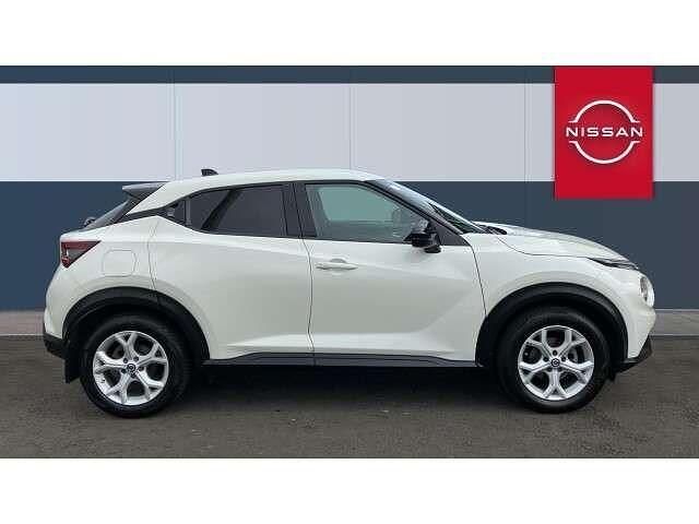 Used Nissan Juke N-Connecta 114 HP (83 kW) 2022 White SUV