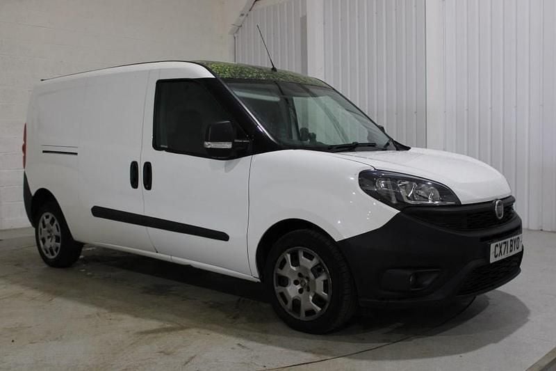 White Used 2021 Fiat Doblò MPV | £6,995 (Good price) - Image 1/4