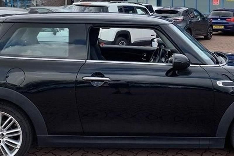 Midnight black Used 2016 Mini Cooper D Chili Hatchback | £5,875 (Good price) - Image 1/1