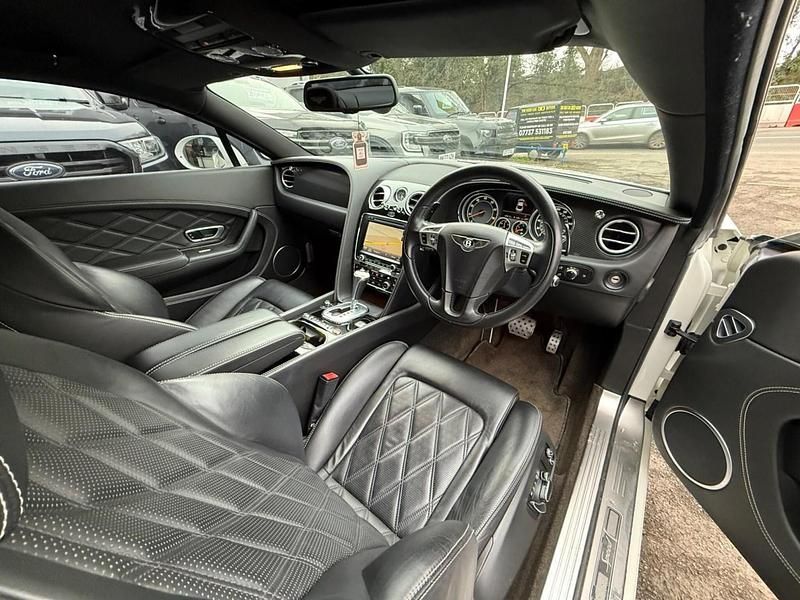 Begagnad Bentley Continental 2013 Vit Sportkupé