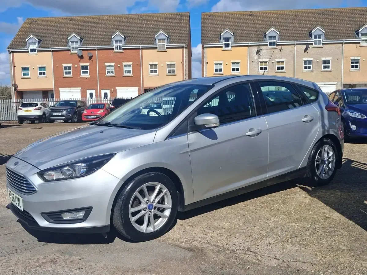 Used Ford Focus Zetec 120 HP (88 kW) 2016 Silver Hatchback