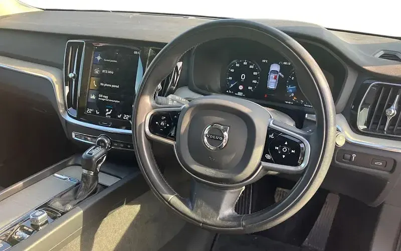 Used Volvo V60 Inscription 254 HP (186 kW) 2020 Silver Estate