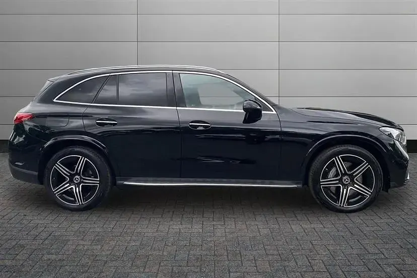 Used Mercedes GLC220 AMG Line Premium 197 HP (144 kW) 2025 Obsidian black Estate