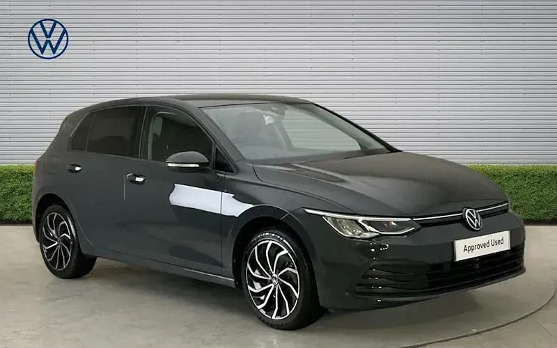 Second-hand VW Golf VIII Life 110 CP (80 kW) 2023 Hatchback