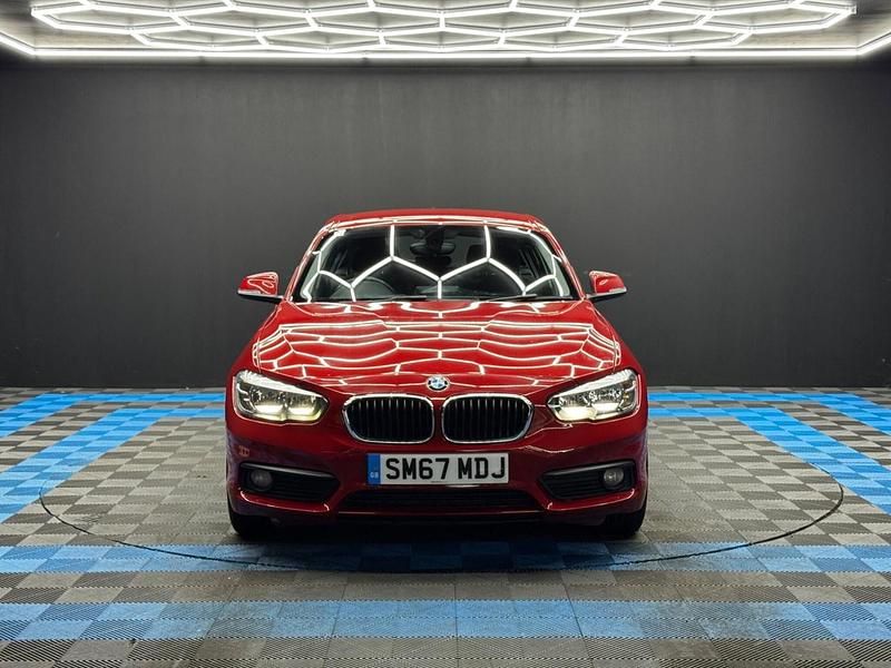 Begagnad BMW 118 2018 Röd Halvkombi