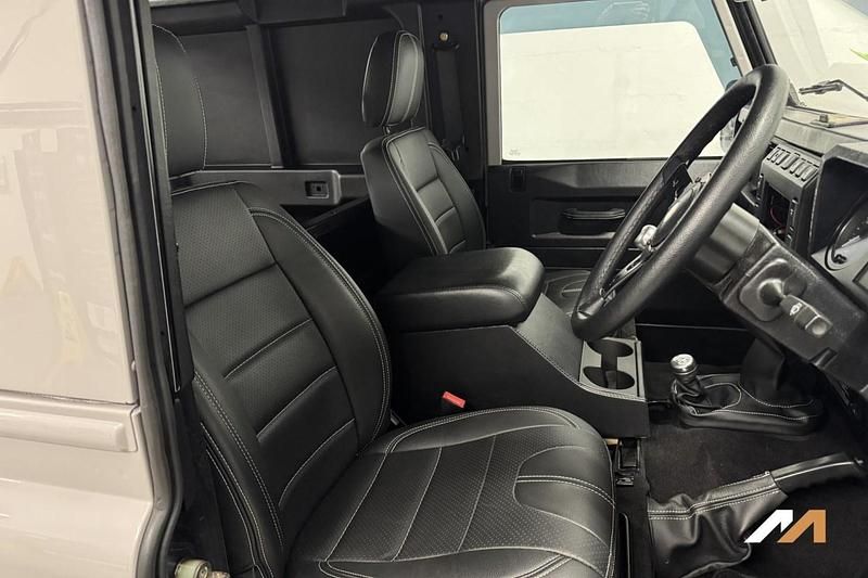 Used Land Rover Defender 120 HP (88 kW) 2005 Blue Hatchback