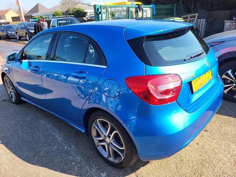 Used Mercedes A200 136 HP (100 kW) 2014 Blue Hatchback