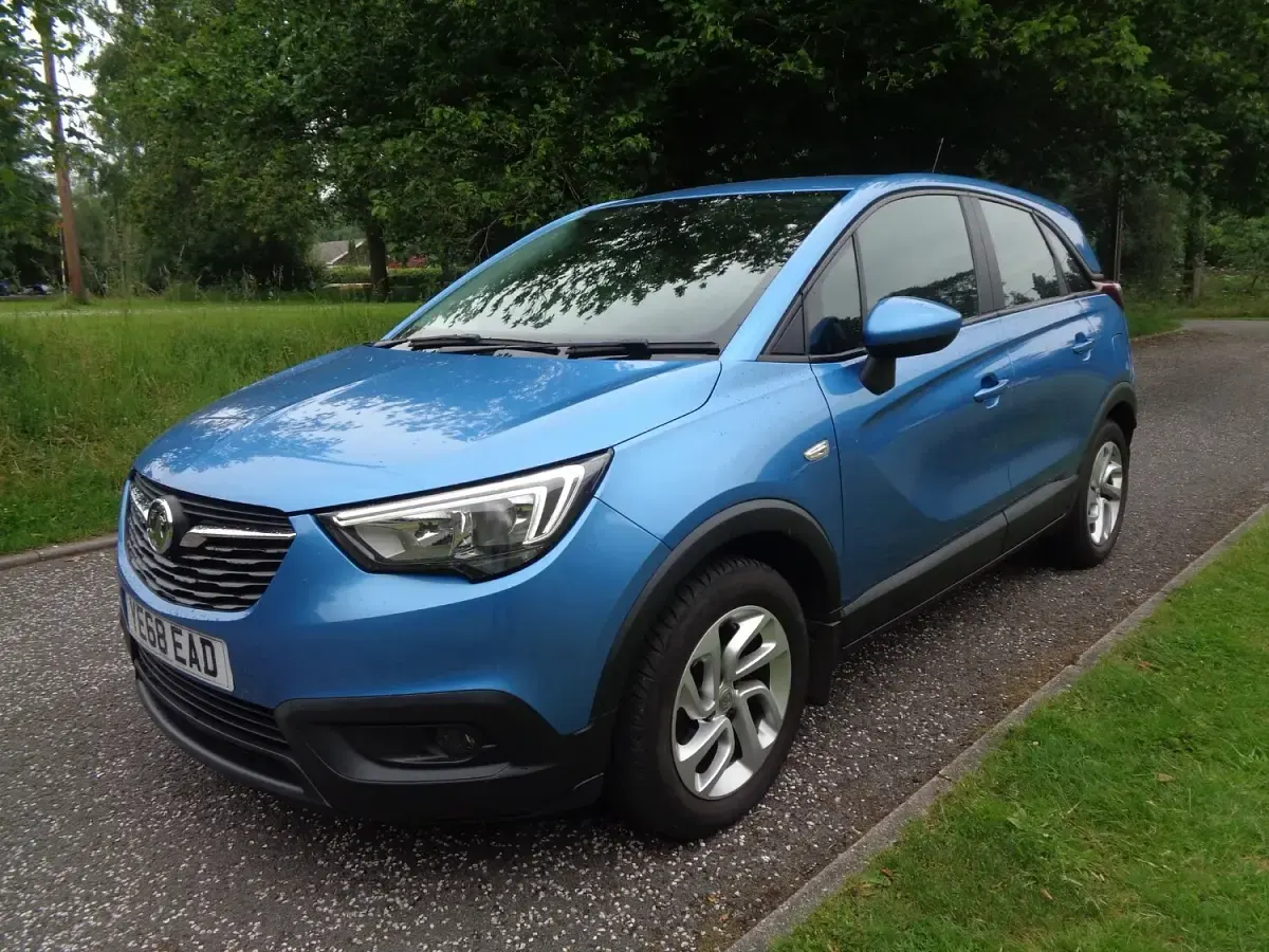 Used Vauxhall Crossland X 81 HP (59 kW) 2019 Blue SUV