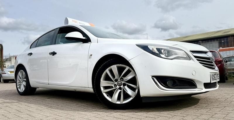 Used Vauxhall Insignia SRi 140 HP (102 kW) 2013 White Hatchback