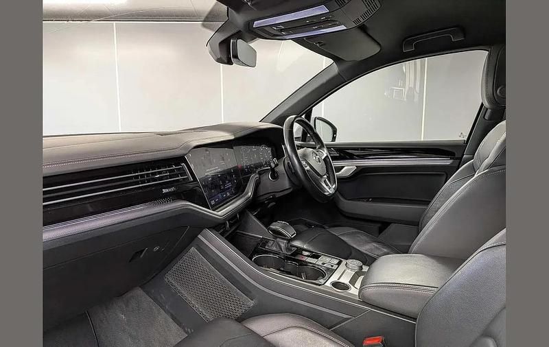 Used VW Touareg R-line 286 HP (210 kW) 2019 White SUV