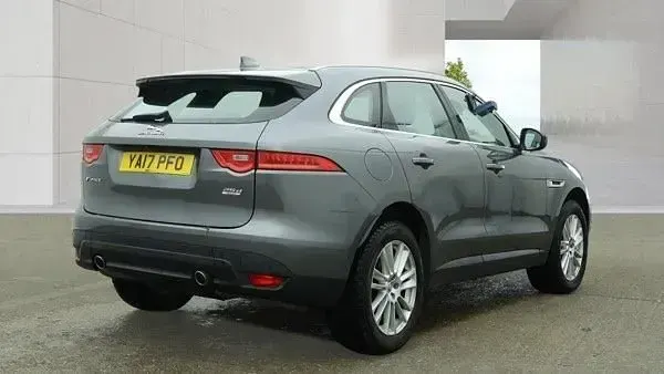 Used Jaguar F-Pace Portfolio 240 HP (176 kW) 2017 Grey SUV