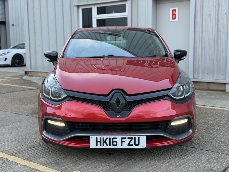 Used Renault Clio IV Trophy 220 HP (161 kW) 2015 Red Hatchback