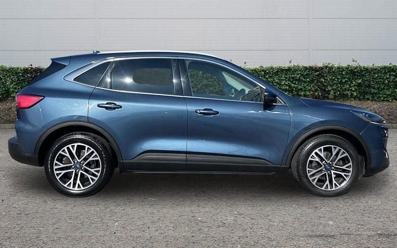 Usado Ford Kuga Titanium 120 HP (88 kW) 2020 Azul SUV