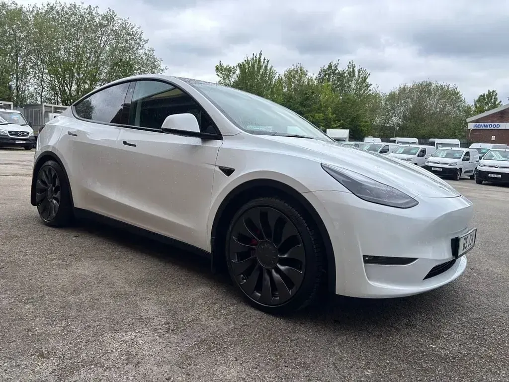 Begagnad Tesla Model Y Performance 313 kW (426 HK) 2023 Vit SUV