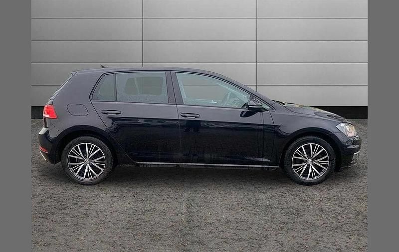 Used VW Golf VII SE 125 HP (91 kW) 2017 Black Hatchback