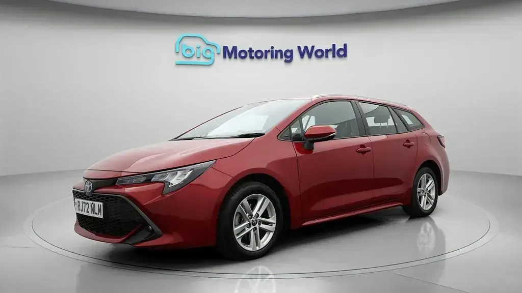 Usado Toyota Corolla 140 HP (102 kW) 2023 Vermelho Carrinha