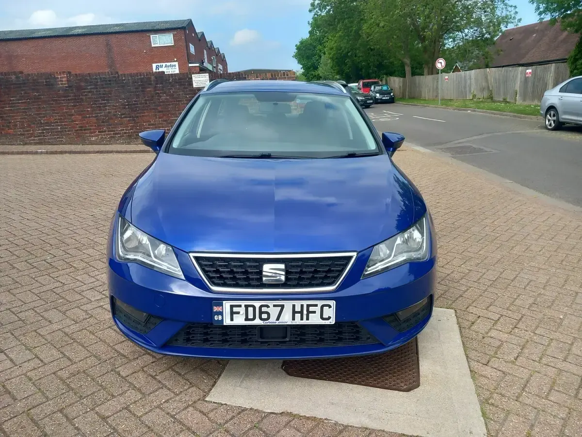 Used Seat Leon ST SE Technology 115 HP (84 kW) 2017 Blue Estate