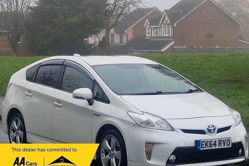 White Used 2014 Toyota Prius T4 Hatchback | £7,495 (Fair price) - Image 1/1