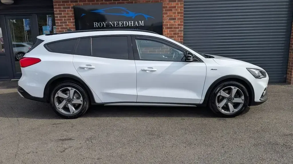 Used Ford Focus Active 125 HP (91 kW) 2021 White Estate