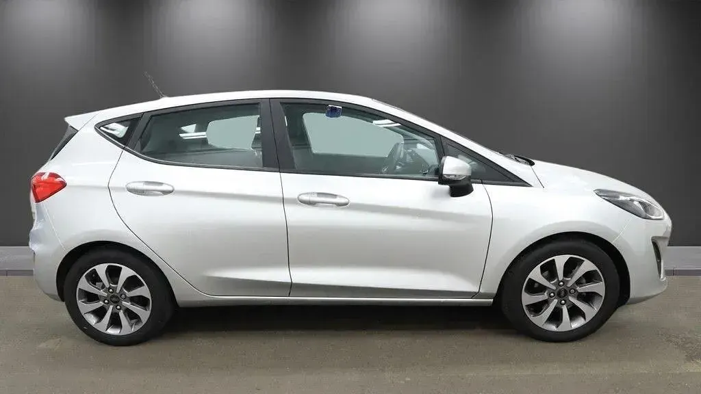 Second-hand Ford Fiesta Trend 125 CP (91 kW) 2021 Argintiu Hatchback