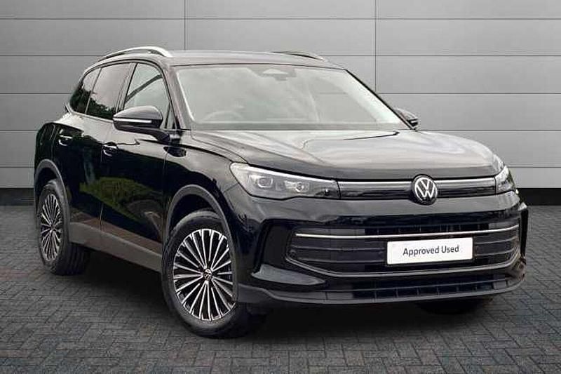 Black New 2025 VW Tiguan Match SUV | £34,750 (A bit pricey) - Image 1/4